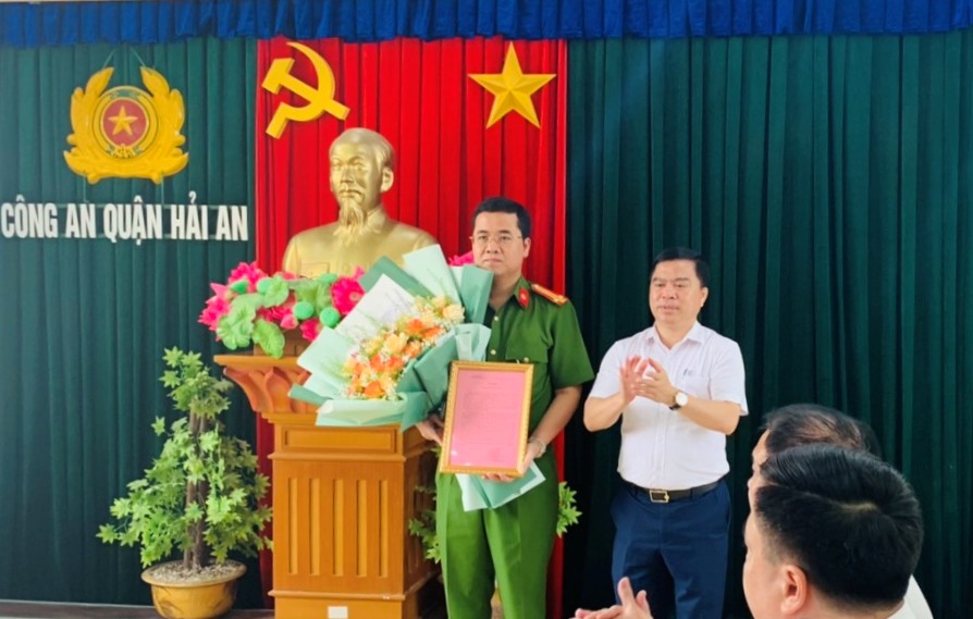 Chủ tịch UBND quận Hải An gửi thư khen Công an quận Hải An bảo đảm an ninh trật tự cho 2 cuộc cưỡng chế